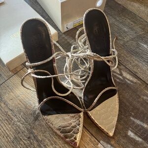 Femme LA Luce Minimale Gold Sandals